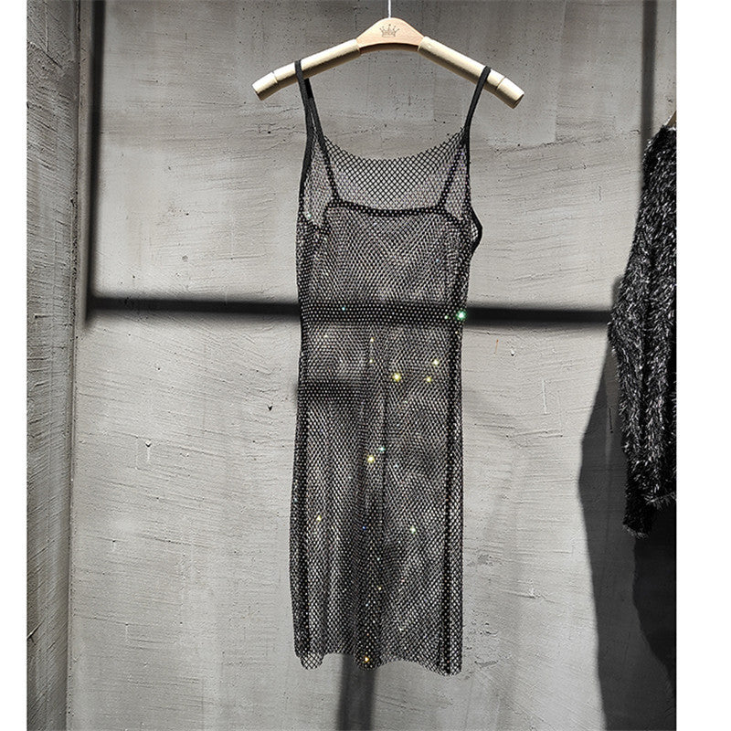 Robe fourreau mi-longue élégante en cristal