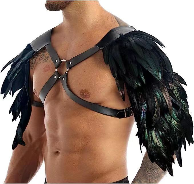 Sangle de poitrine d'armure médiévale en cuir à plumes