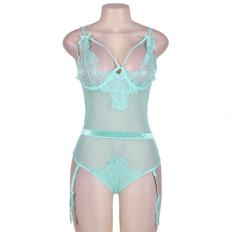 Tenue sexy en dentelle avec jarretière