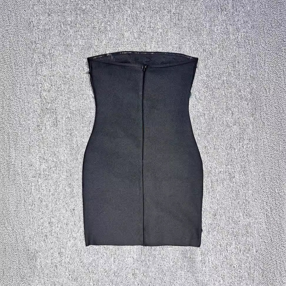 Robe de soirée à épaules dénudées et diamants incrustés