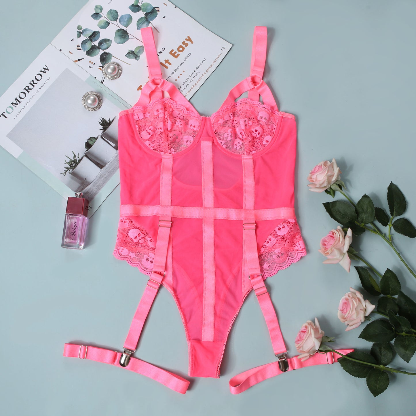 Lingerie érotique en dentelle et jarretière