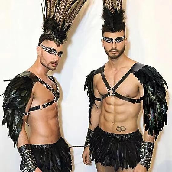 Sangle de poitrine d'armure médiévale en cuir à plumes