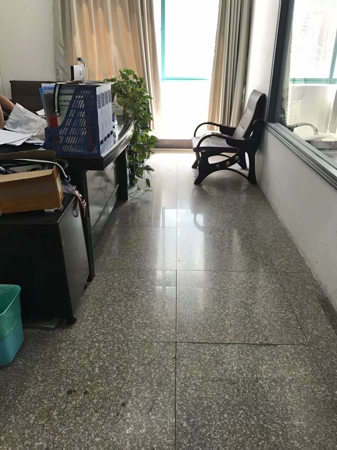 Porte-jarretelles en cuir noir pour femme