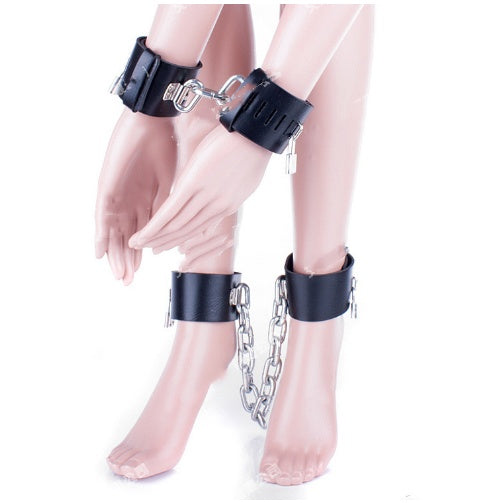 Ensemble de menottes et de manilles en cuir rouge très résistant