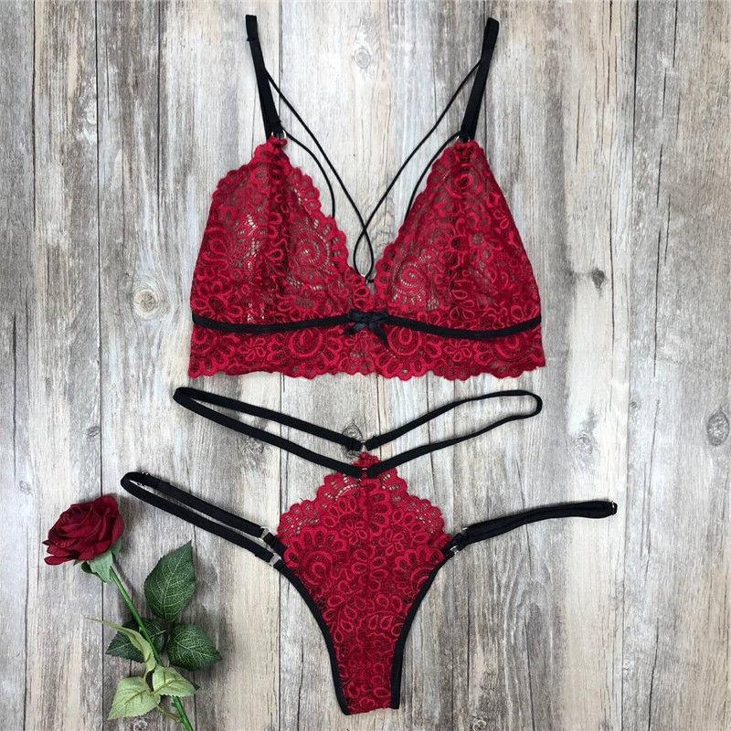 Lingerie sexy en dentelle avec soutien-gorge et sous-vêtements