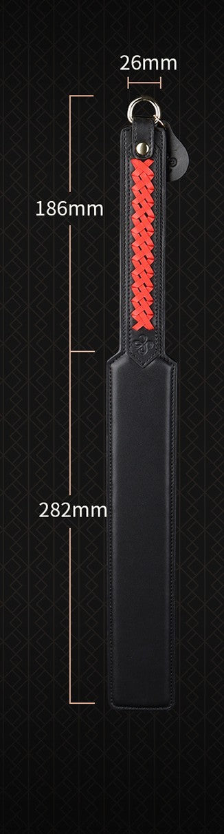 Fouet punitif à pagaie sexy