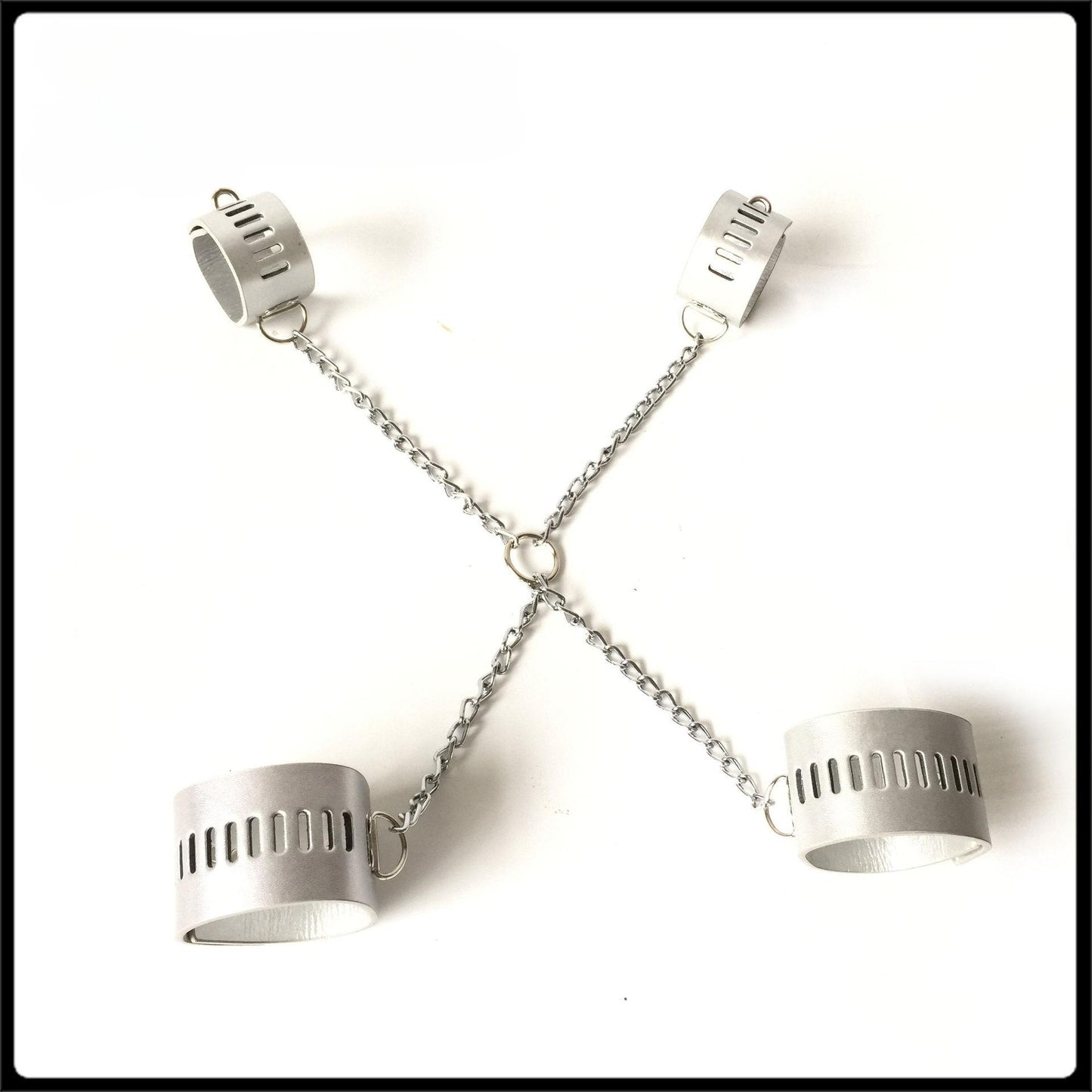 Chaînes pour les mains et les pieds