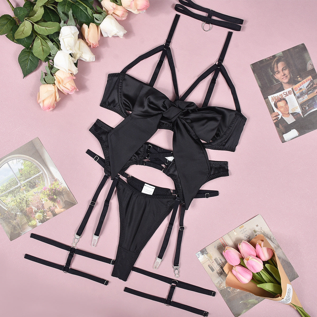 Ensemble confortable de quatre pièces de lingerie chaude avec nœud papillon