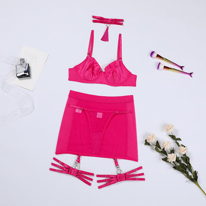 Ensemble de lingerie avec jupe en satin