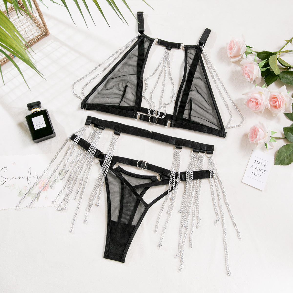 Ensemble de lingerie sexy avec chaînes