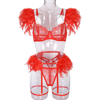 Costume exotique LUXXX avec chaîne en métal, dentelle et plumes