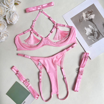Ensemble de lingerie à bretelles révélatrices