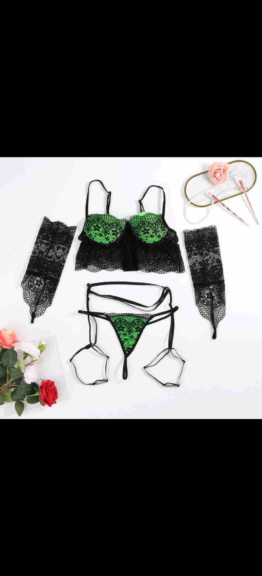 Ensemble de lingerie trois pièces pour femme