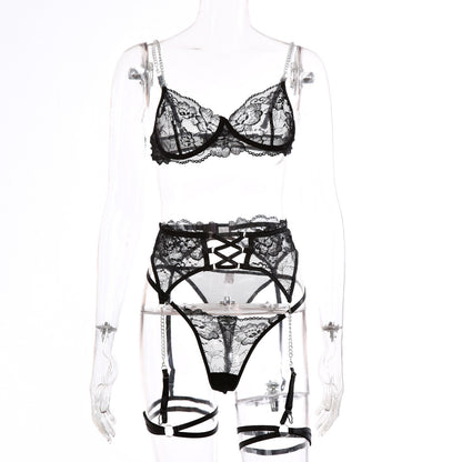 Ensemble de lingerie tendance avec chaîne en métal
