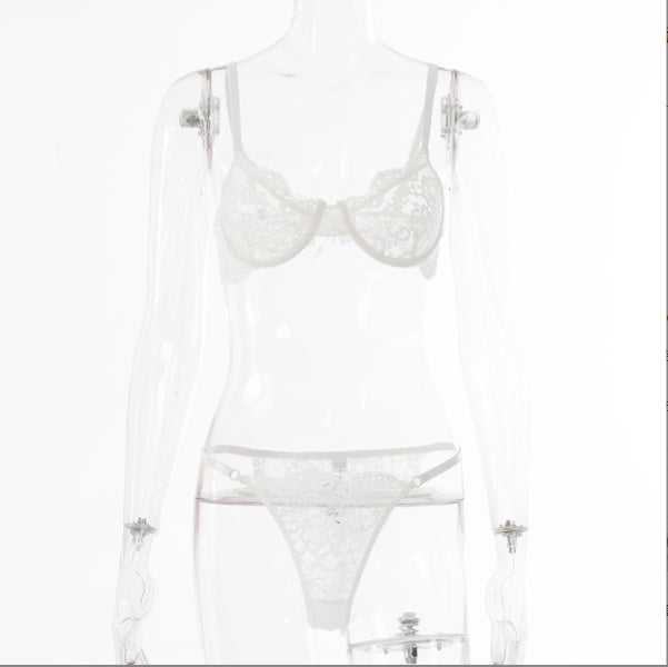 Ensemble de lingerie en dentelle avec soutien-gorge et culotte