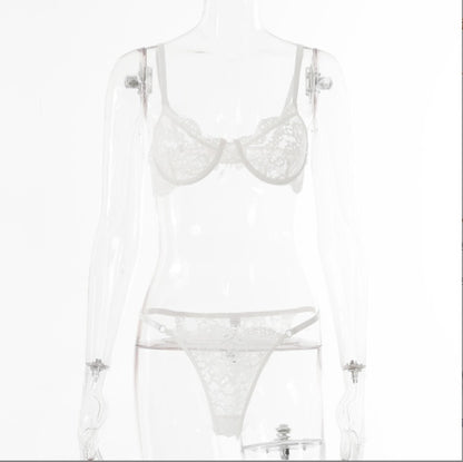 Ensemble de lingerie en dentelle avec soutien-gorge et culotte