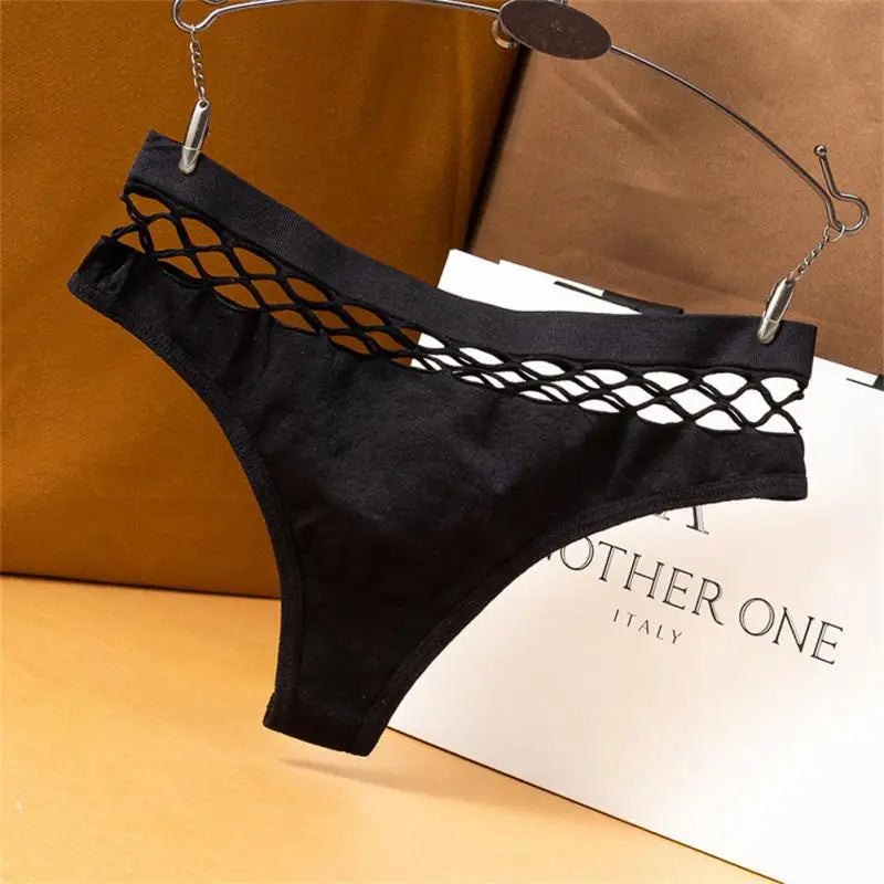 G-Strings with fishnet top