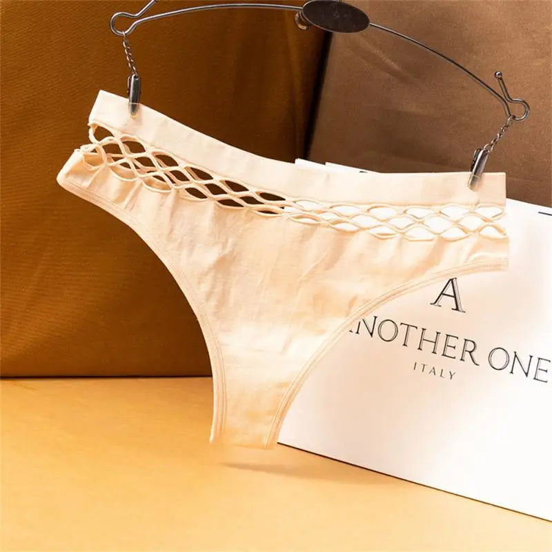 G-Strings with fishnet top