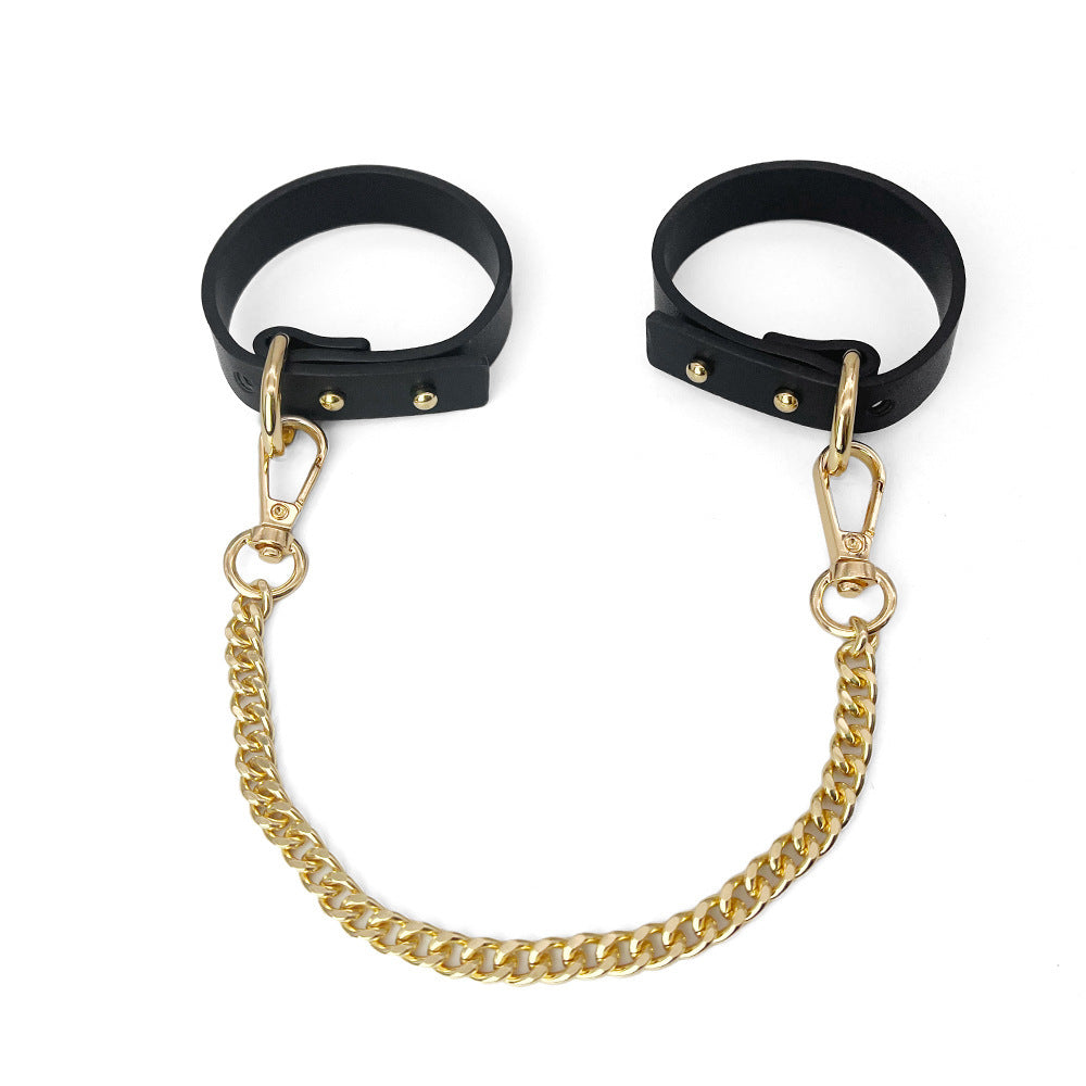 Formation au bondage et à la discipline des couples avec menottes