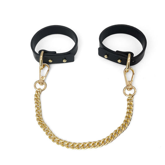 Formation au bondage et à la discipline des couples avec menottes