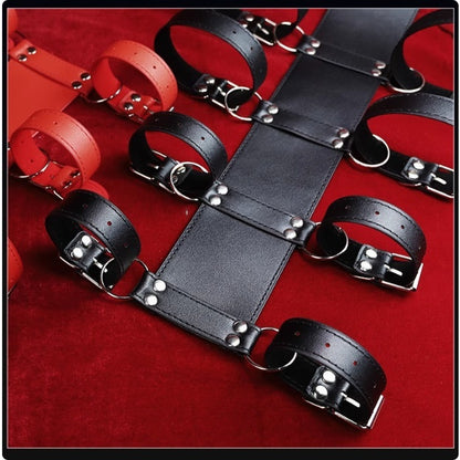 Bondage mains attachées dans le dos