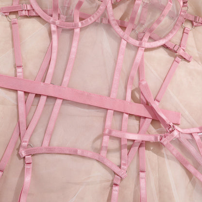 Ensemble de lingerie trois pièces avec porte-jarretelles