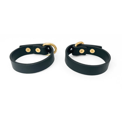 Formation au bondage et à la discipline des couples avec menottes