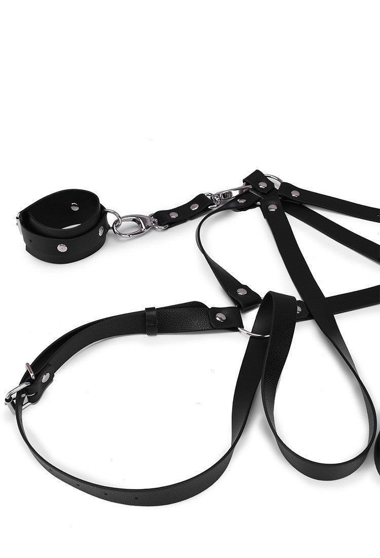 Ceinture avec menottes connectées