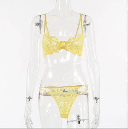 Ensemble de lingerie en dentelle avec soutien-gorge et culotte