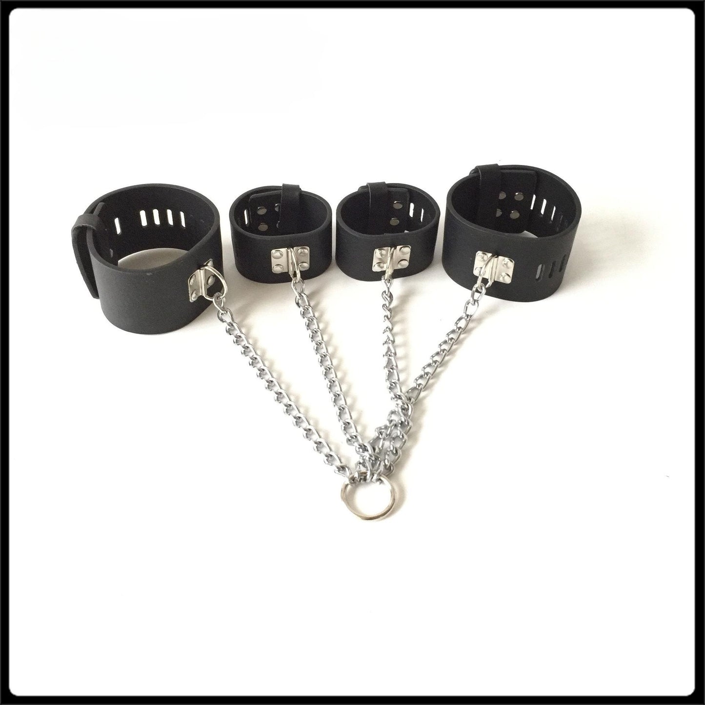 Chaînes pour les mains et les pieds