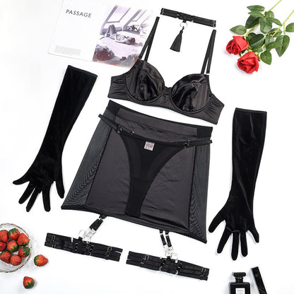 Ensemble de lingerie avec jupe en satin