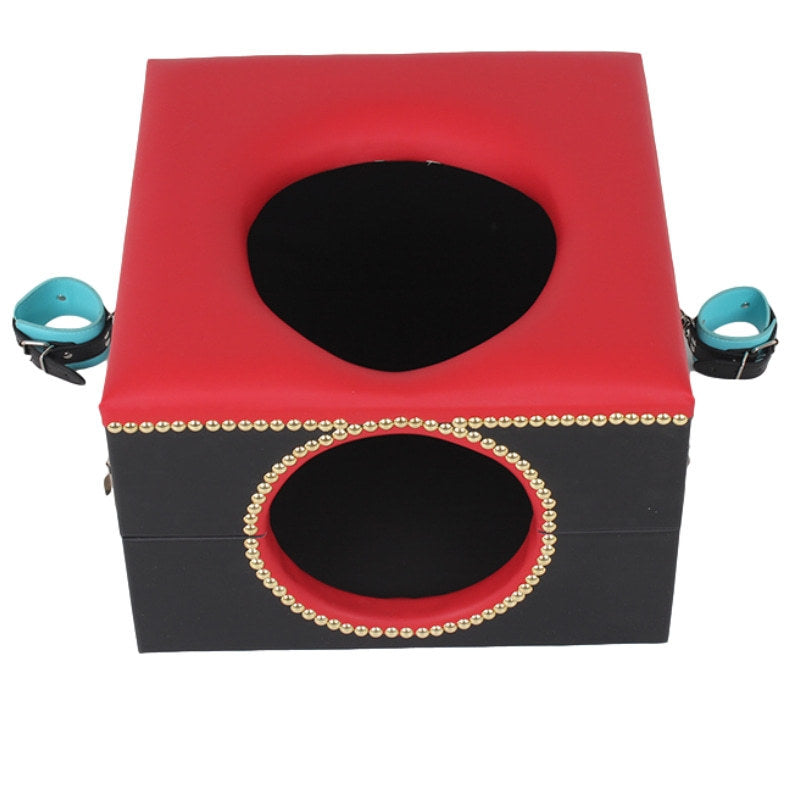 Douche dorée forcée à boire dans la bouche