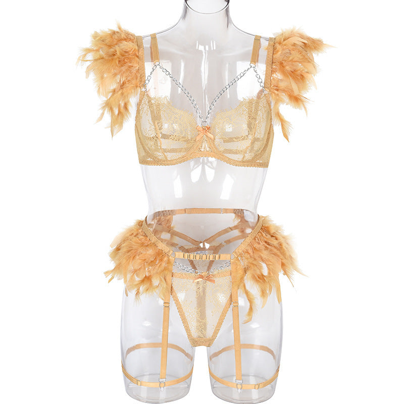 Costume exotique LUXXX avec chaîne en métal, dentelle et plumes